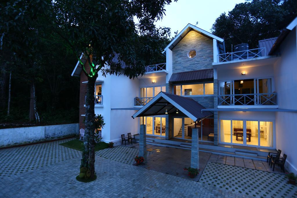 Crayons Munnar