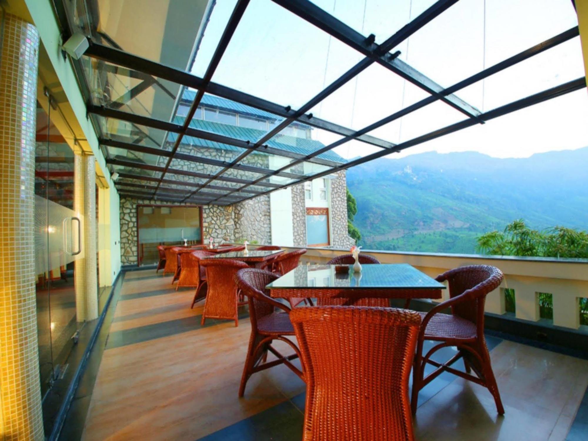 Devonshire Greens - The Leisure And 4*