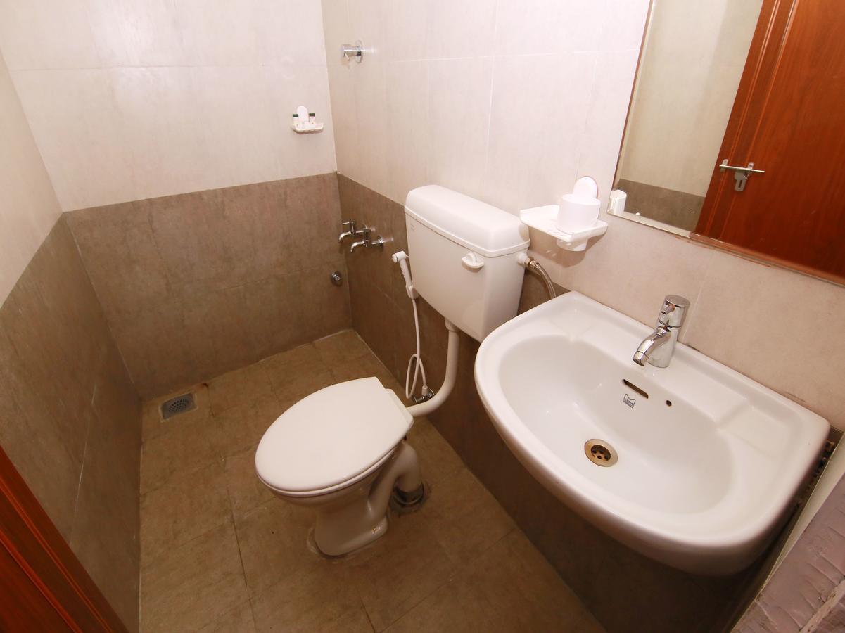 Oyo 10336 Sn Annex Hotel 3*