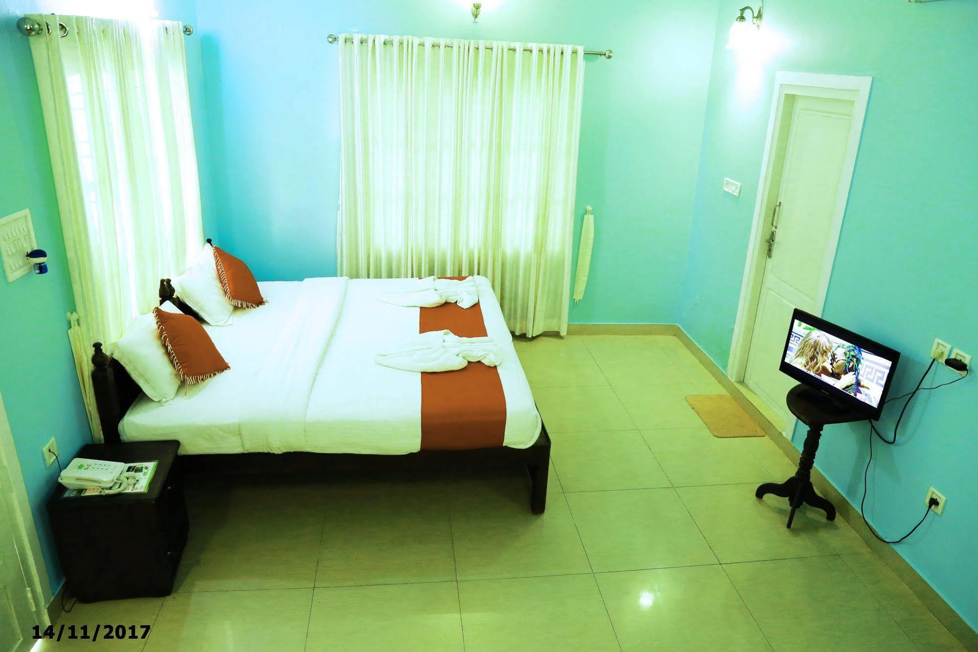 Aruvi Resort