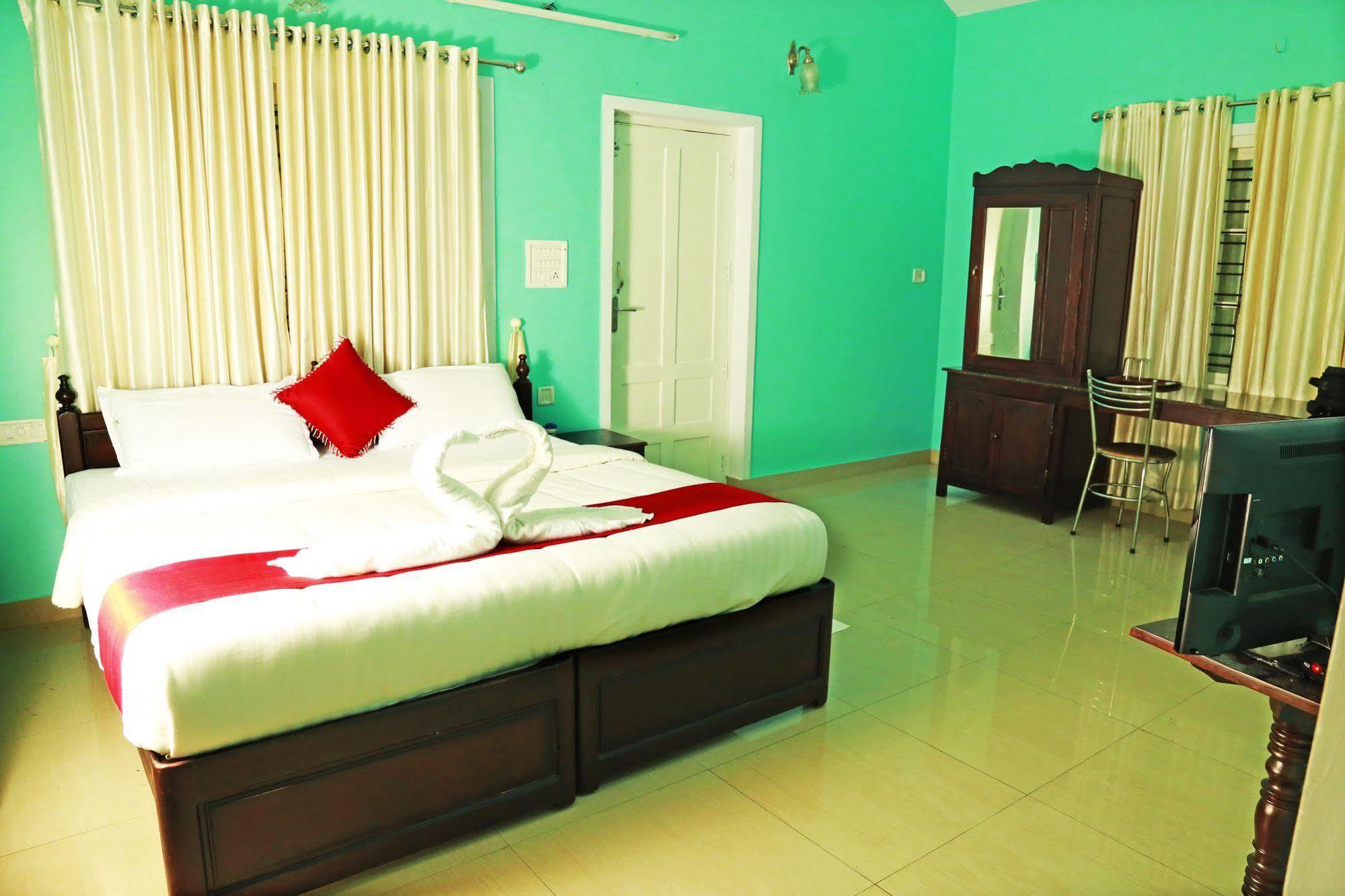 Aruvi Resort 3*