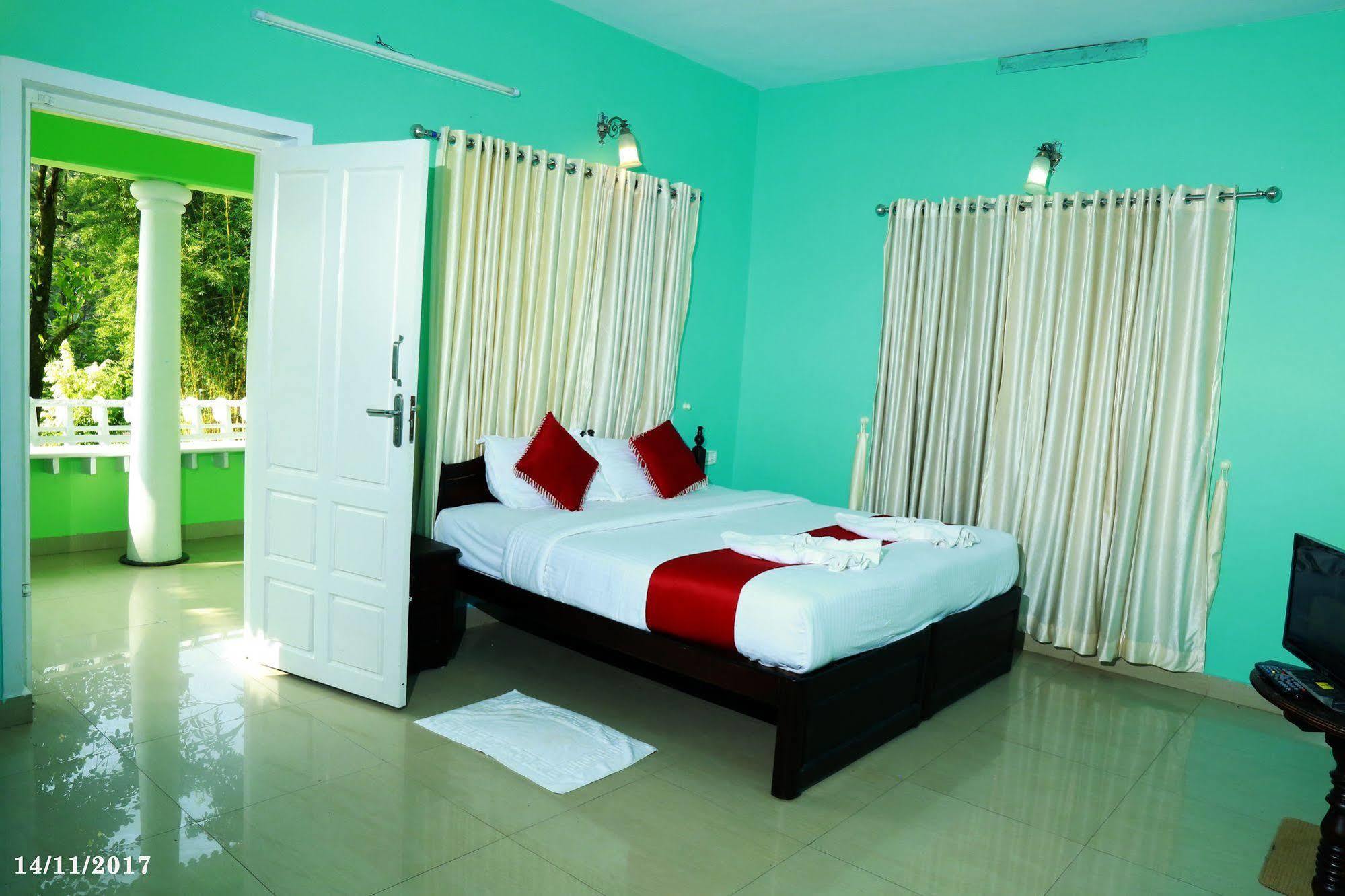 Resort Aruvi