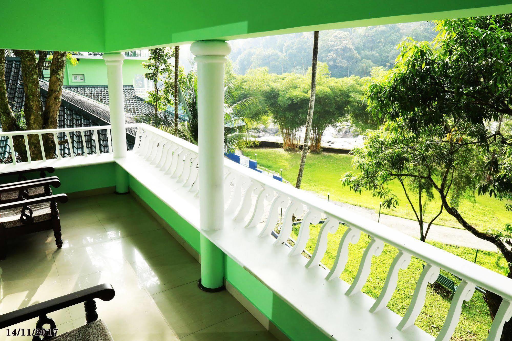 Resort Aruvi 3*