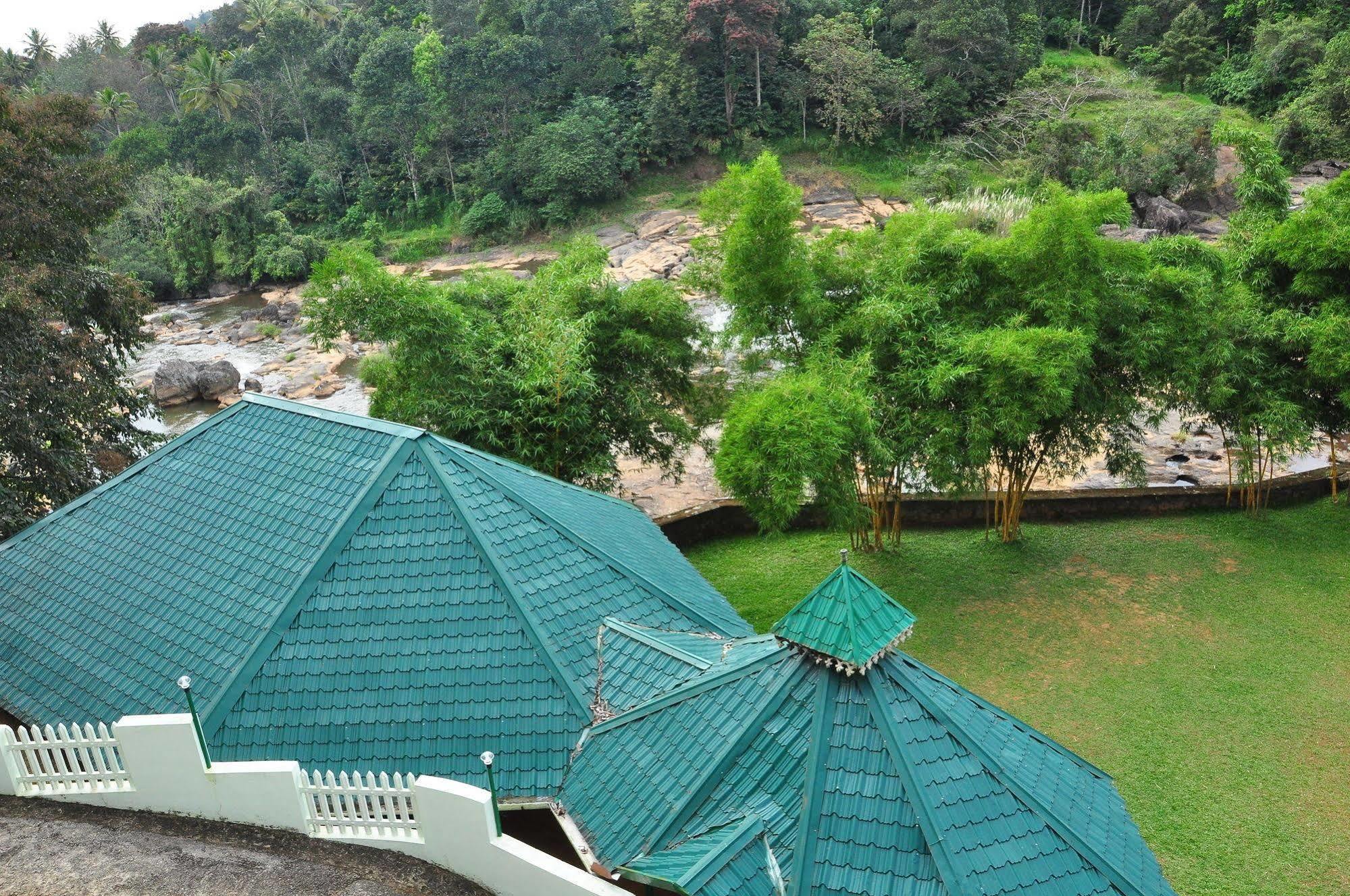 Aruvi Resort 3*