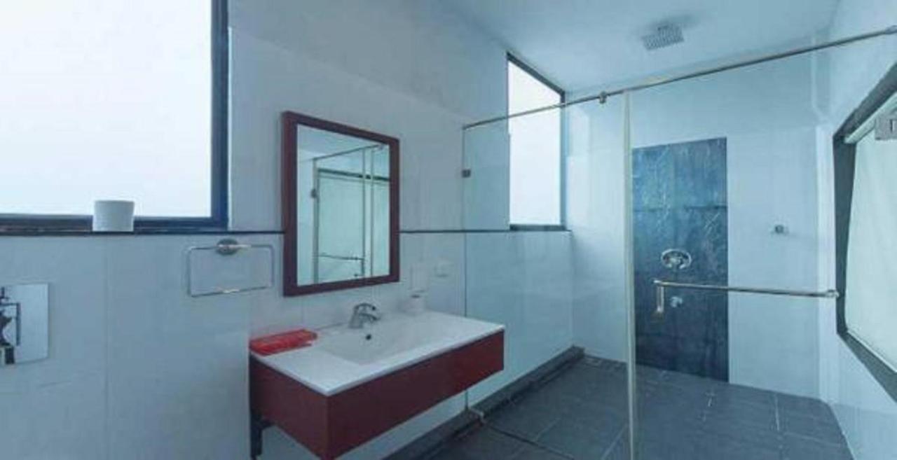 Resort Red Sparrow Munnar