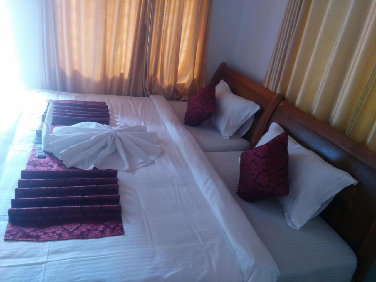 Holly Hock Bed & Breakfast 3*