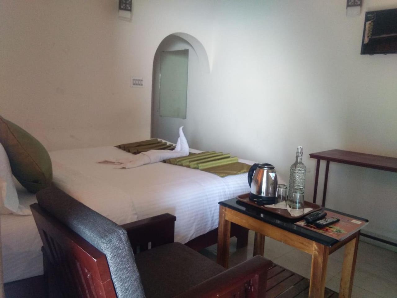 Holly Hock Bed & Breakfast 3*