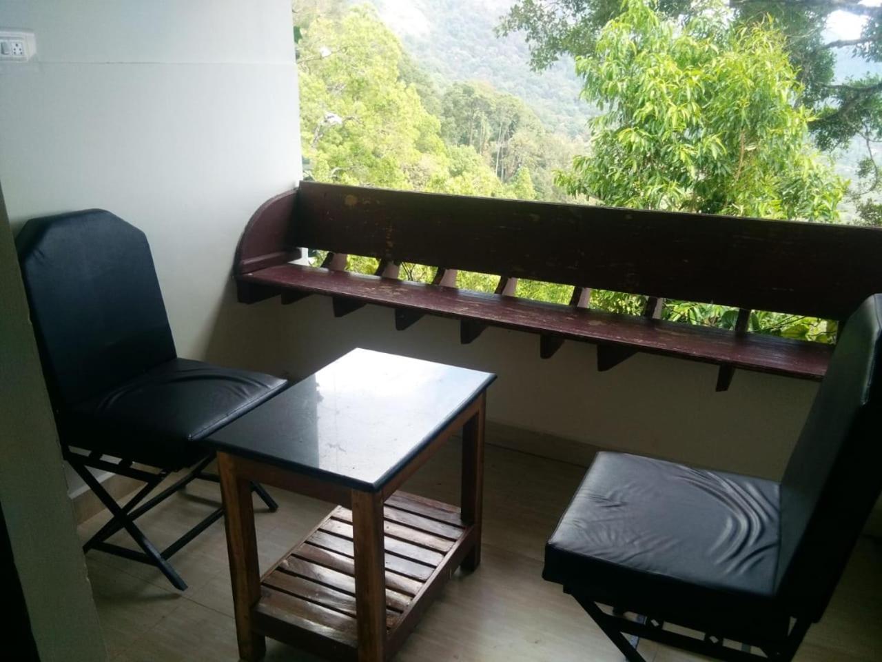 Holly Hock Bed & Breakfast 3*