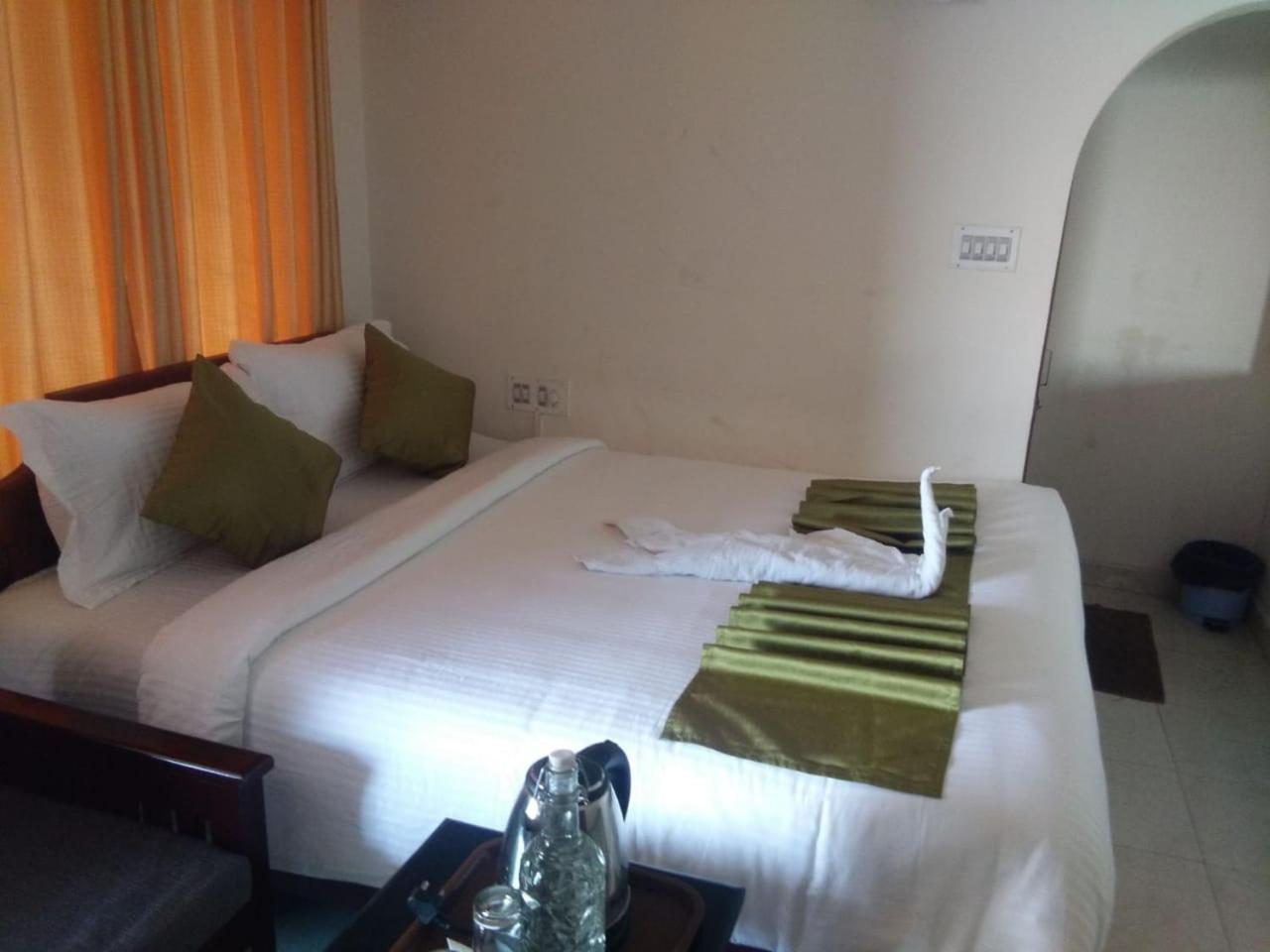 Holly Hock Bed & Breakfast 3*