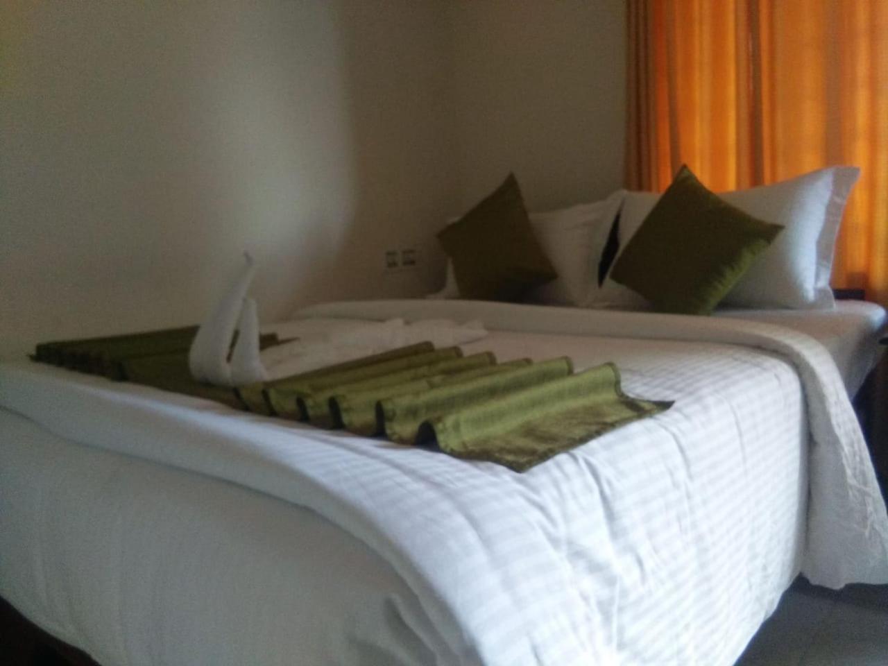 Holly Hock Bed & Breakfast Munnar