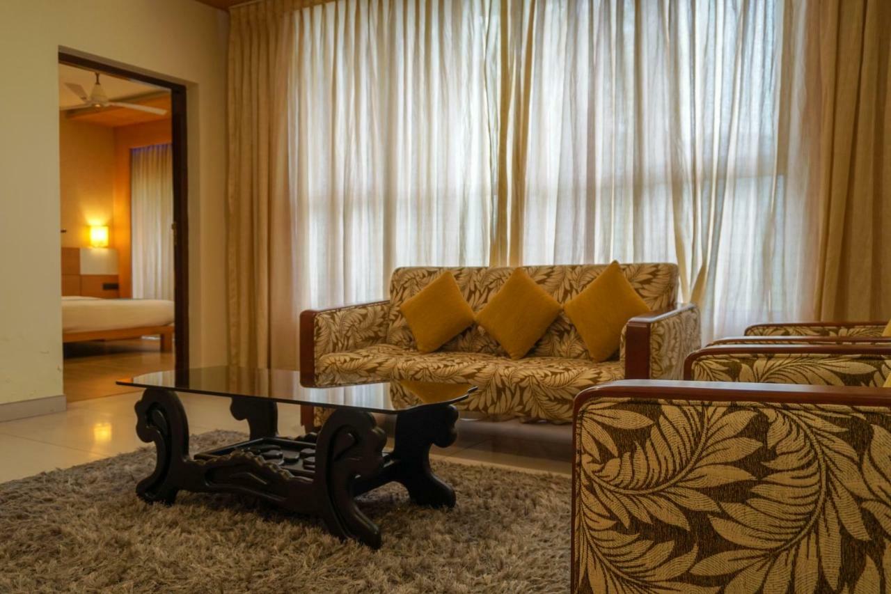 Devonshire Greens - The Leisure And Munnar