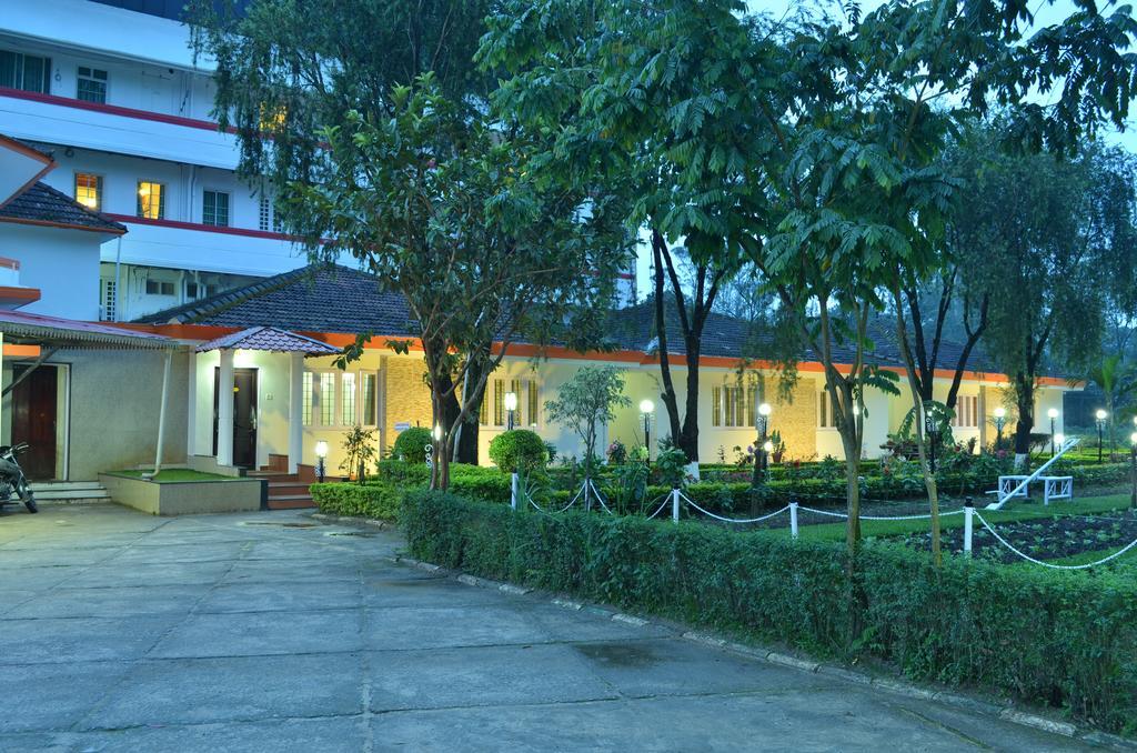 Royal Retreat Hotel