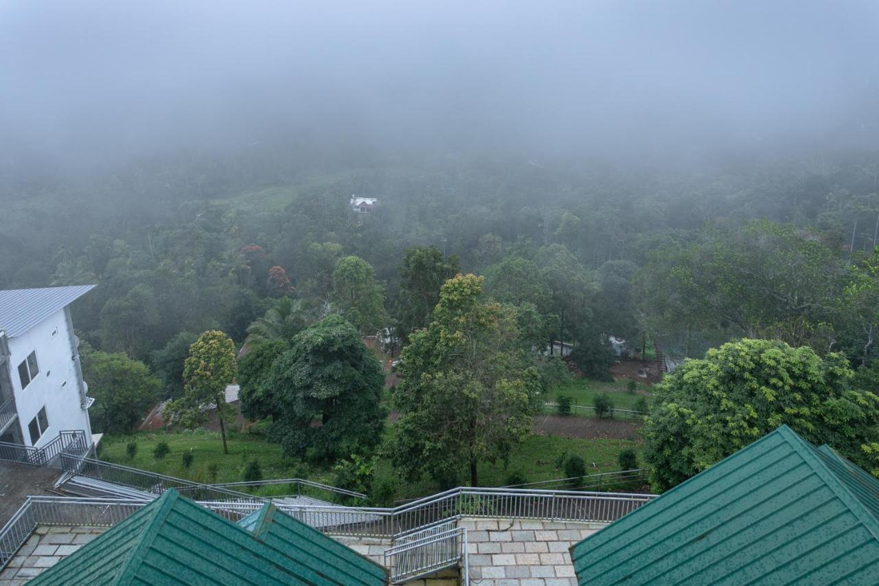 Wolkenburg & Munnar