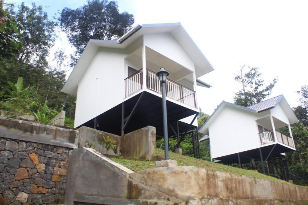 Majestic & * Munnar