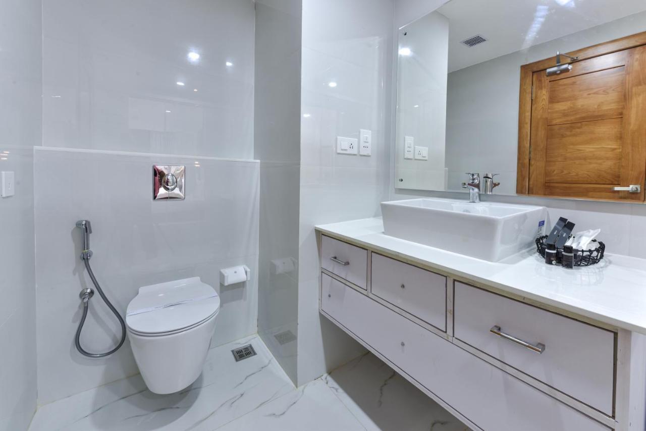 White House, 4*