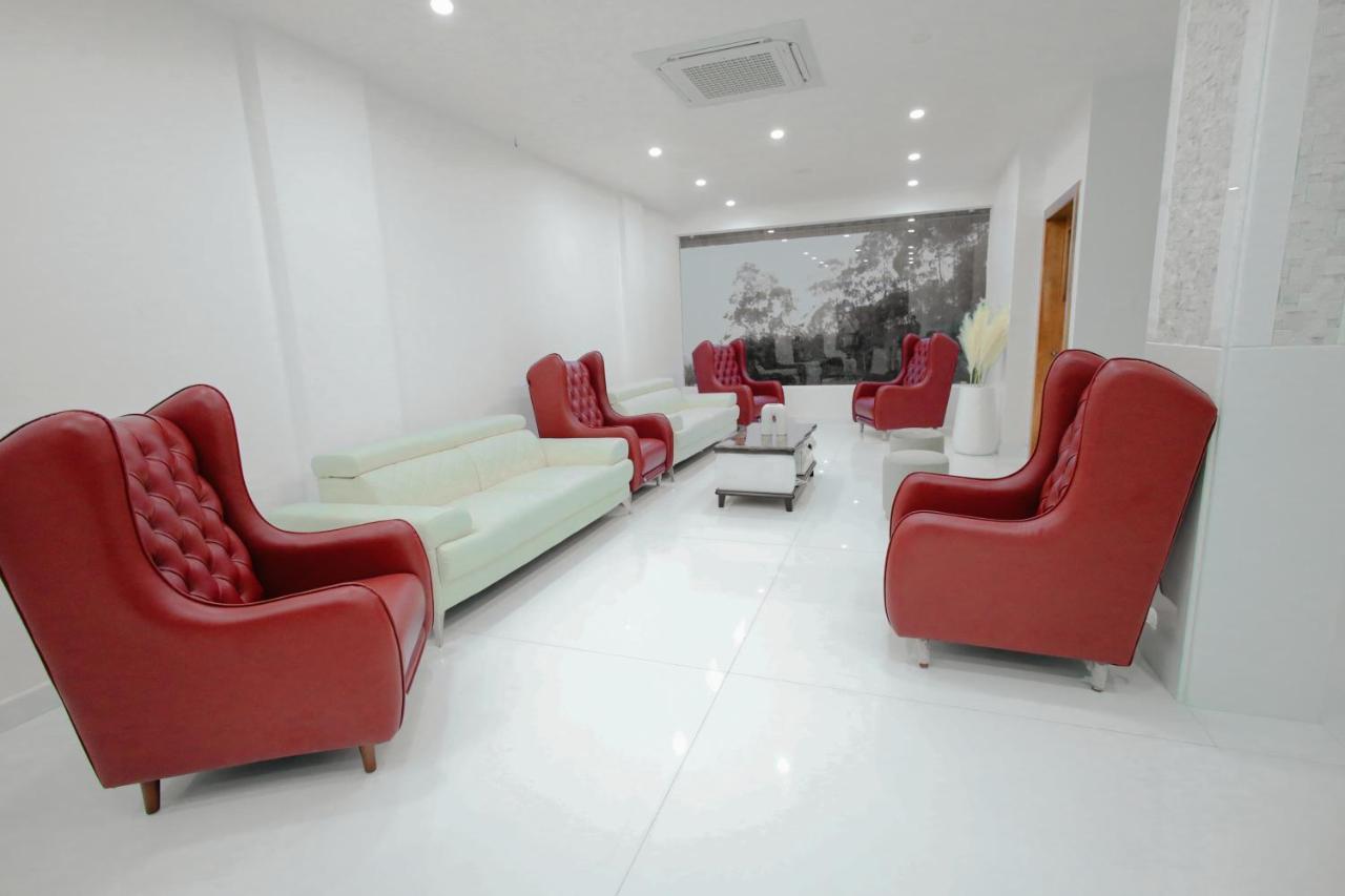 White House, 4*