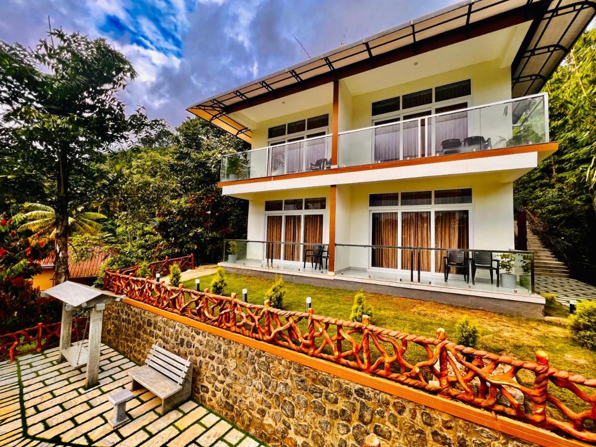 Blue Peaks Lodge *