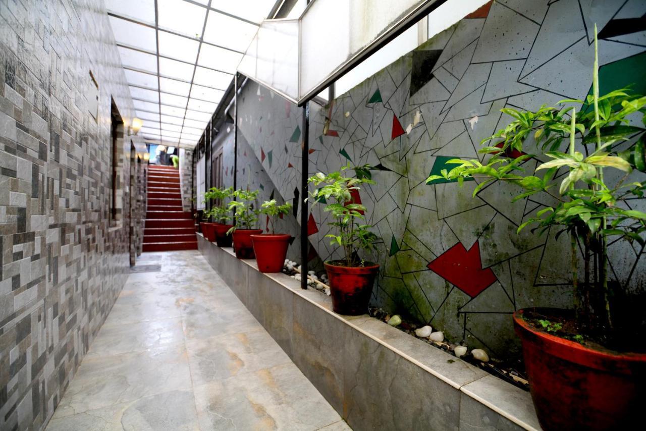 New Gate Hotel *
