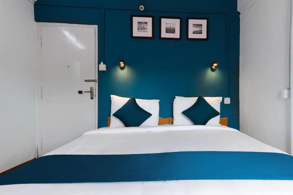 Central Hotel *