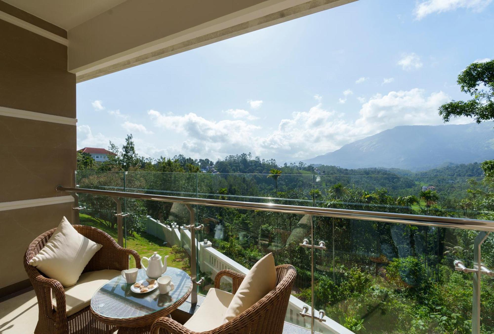 The Fog 5* Munnar