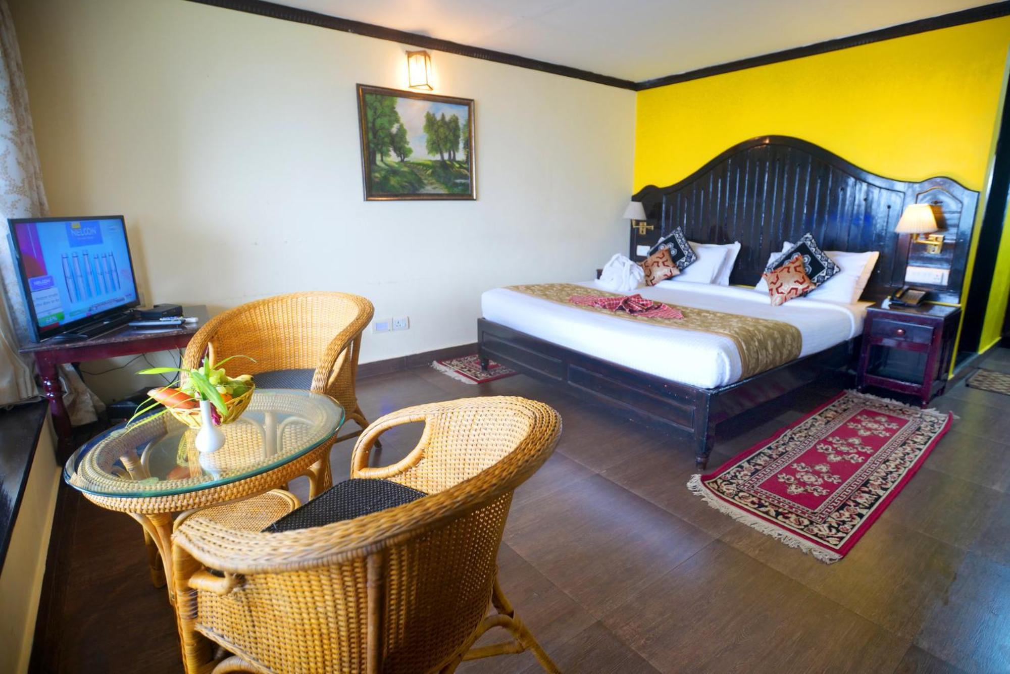 Camelot Resort 3*