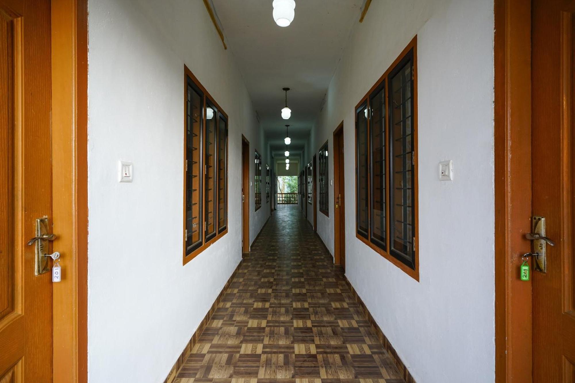 Hotel Oyo M S 3*