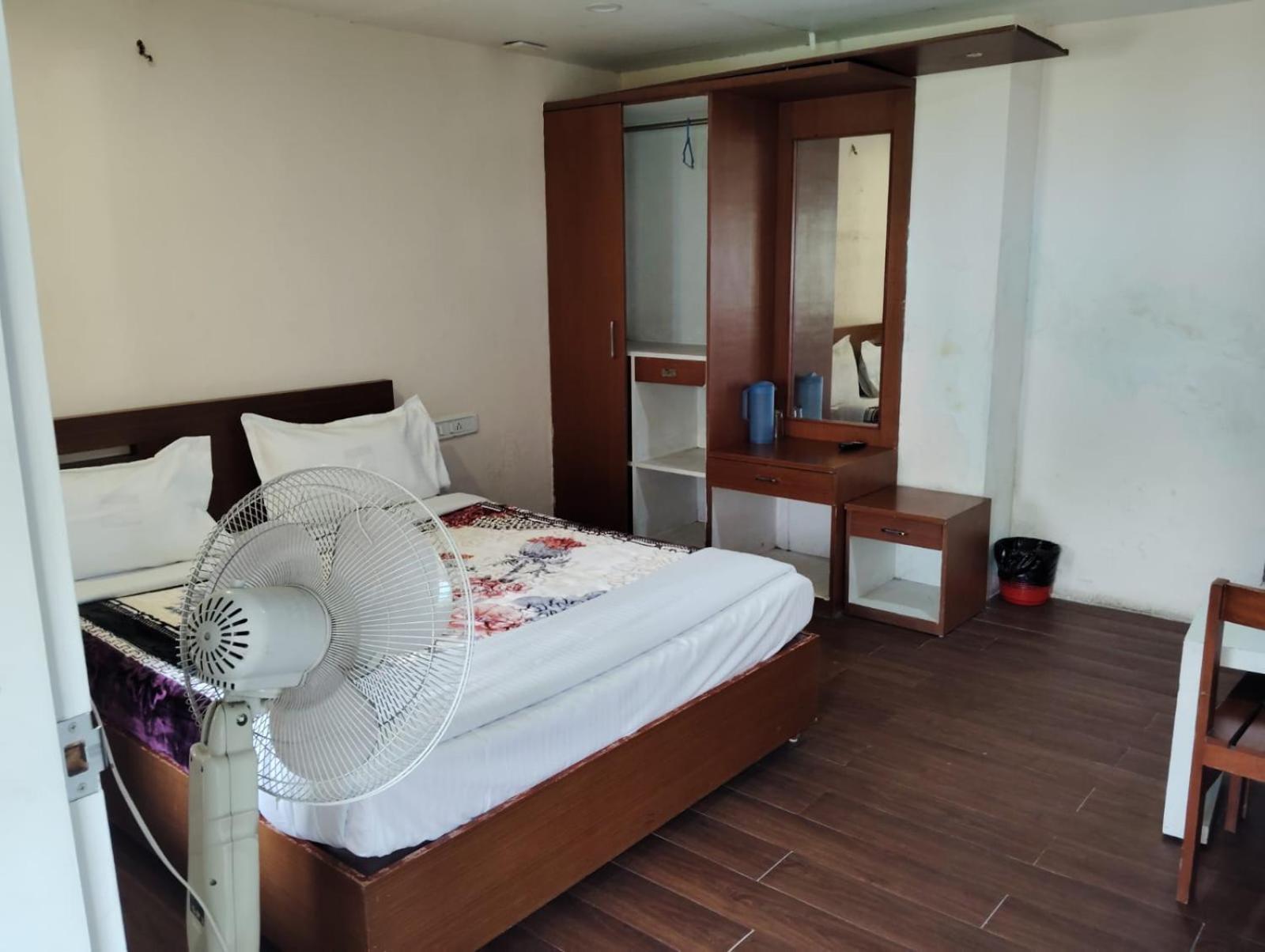 Hazrath Hotel Munnar