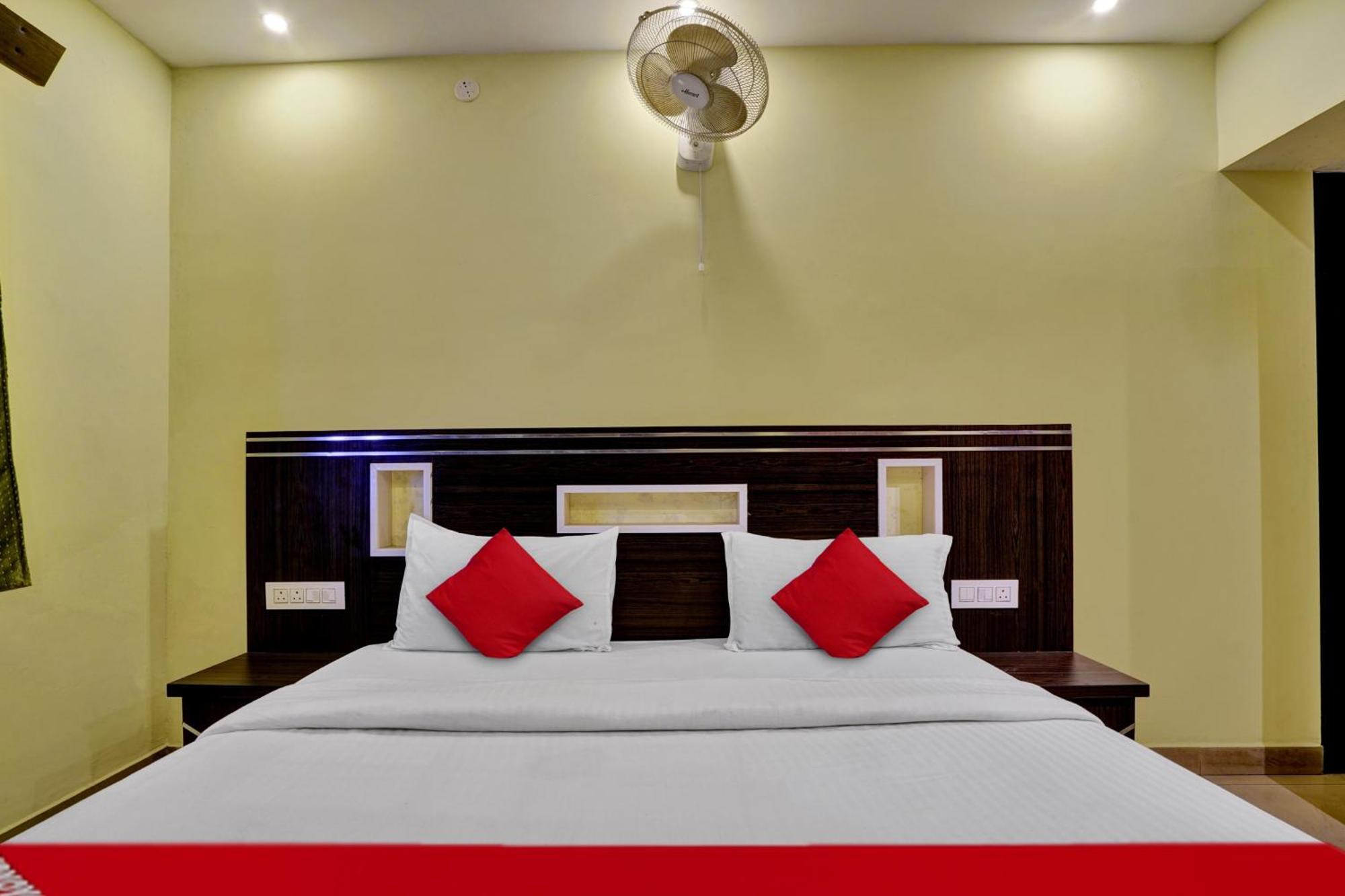 Oyo Flagship Ammu Hotel
