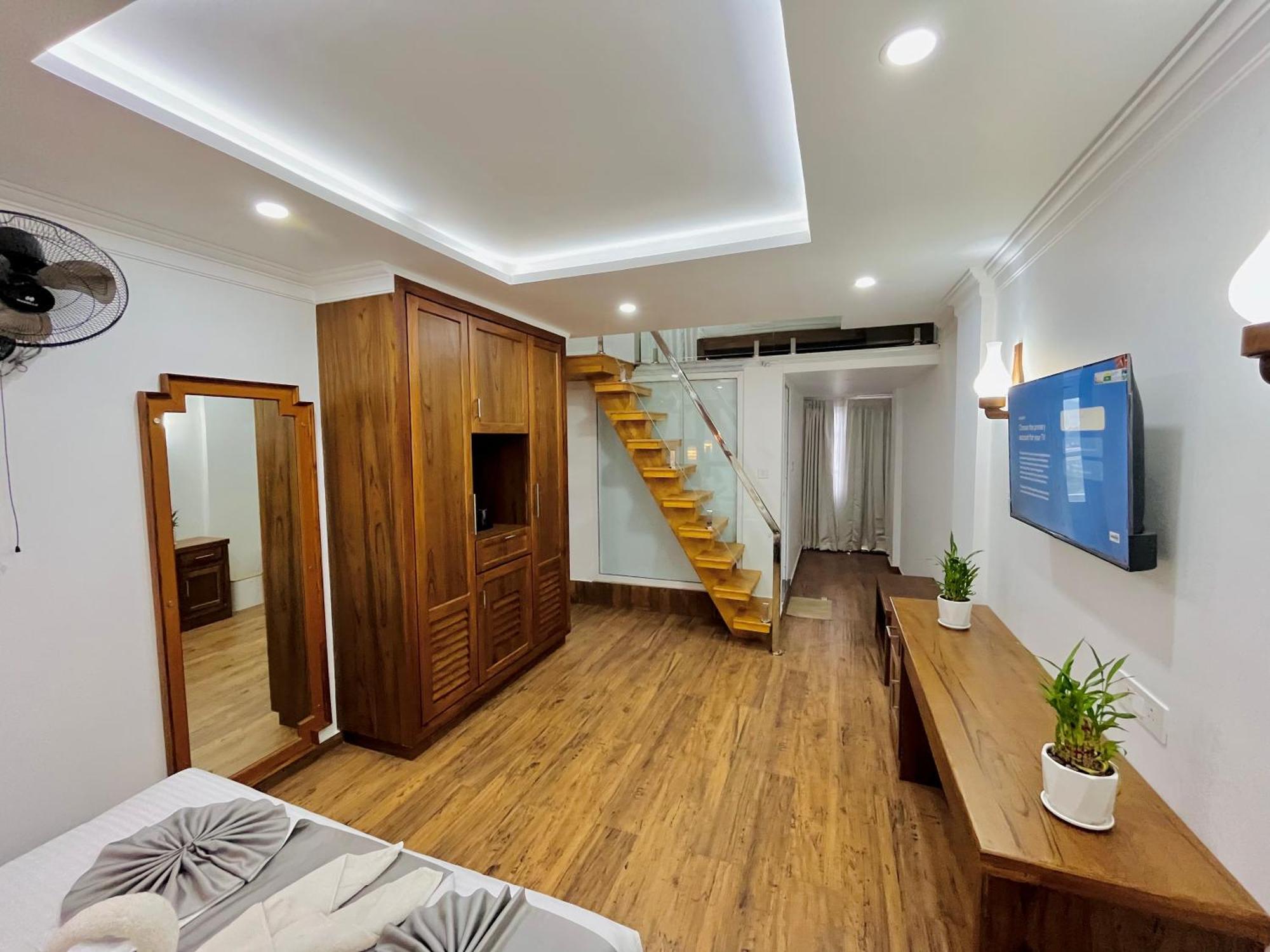 White House, 4*