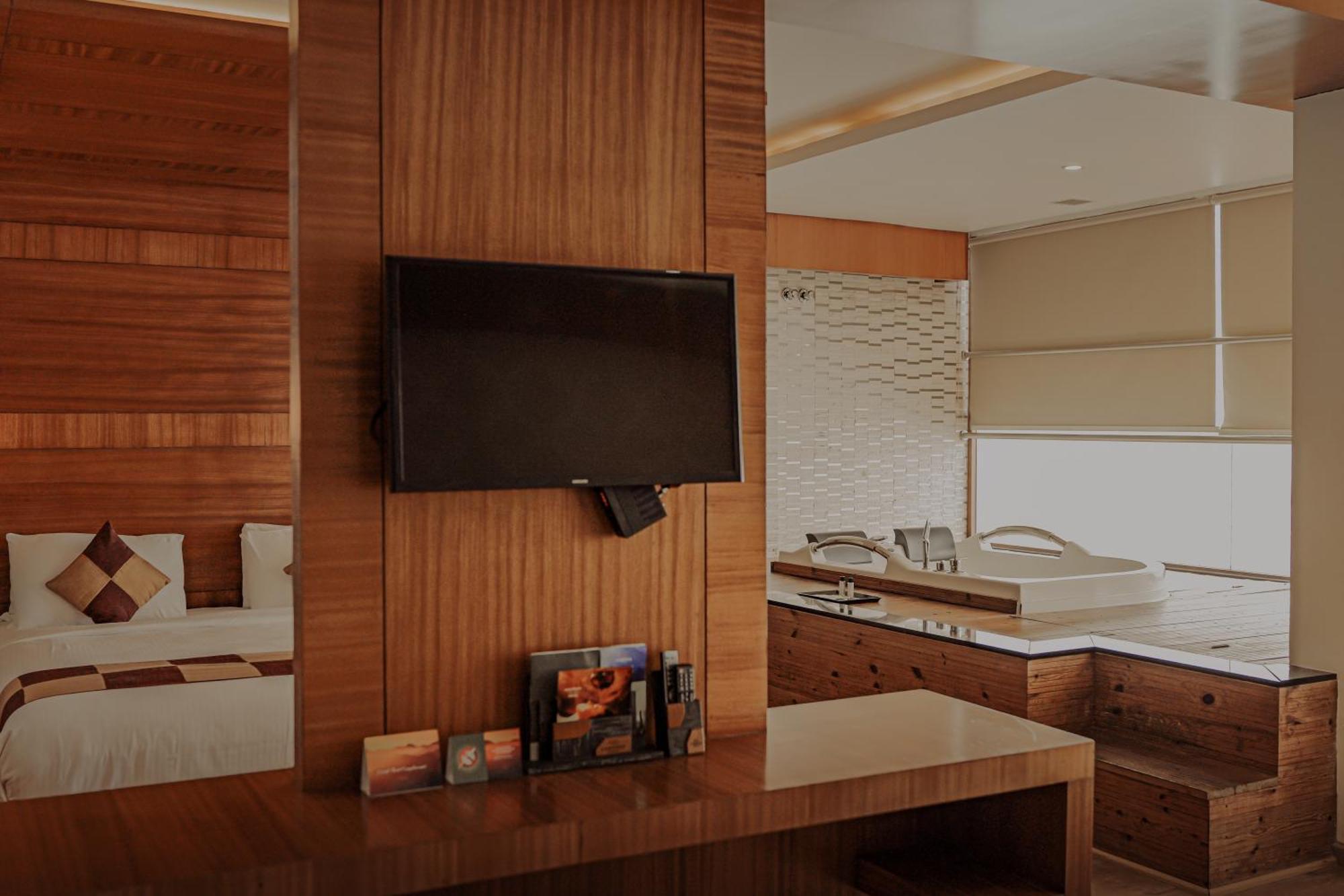 Amber Dale Luxury Hotel & Spa, Munnar Hotel Munnar