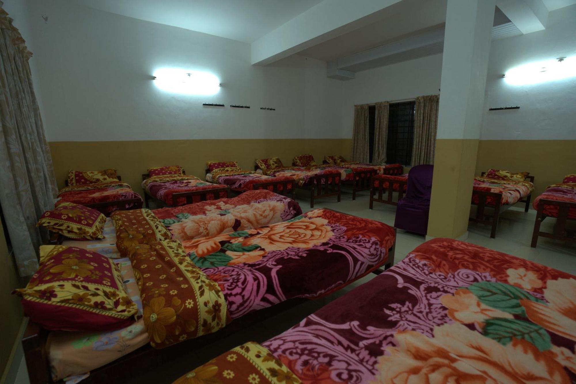 Ac Mist Hotel Munnar