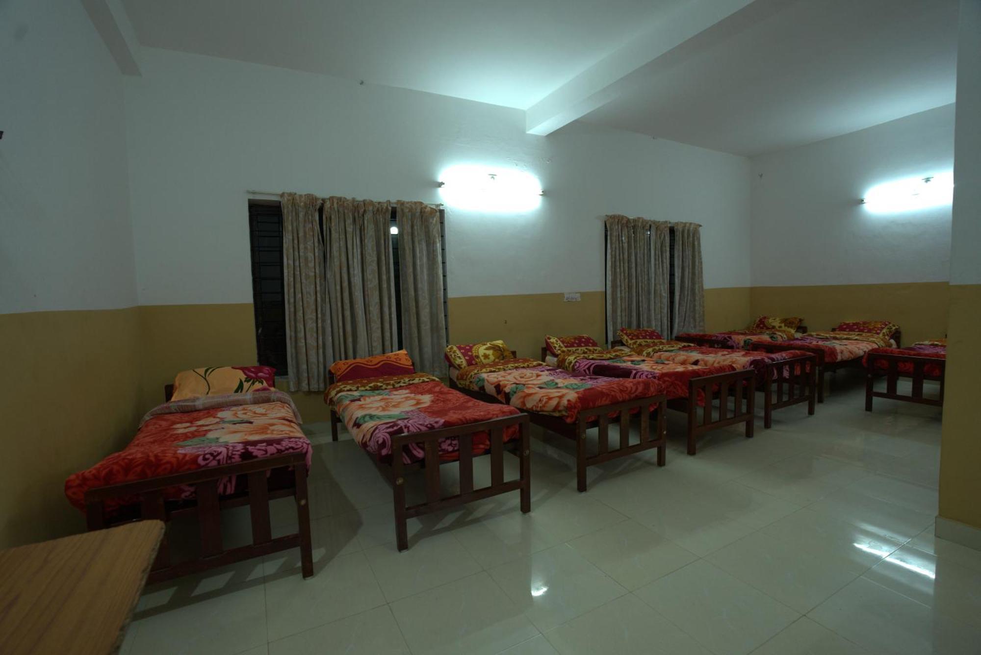 Ac Mist Hotel Munnar
