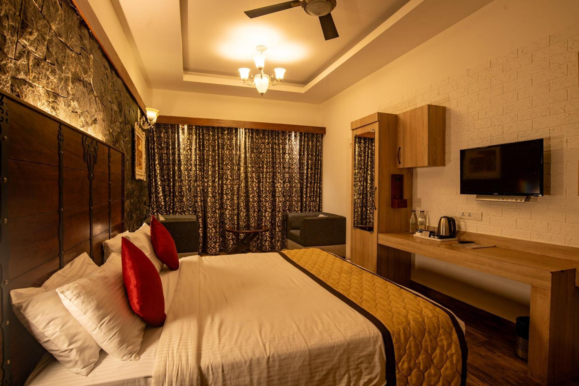 Tea Harvester Hotel 3*