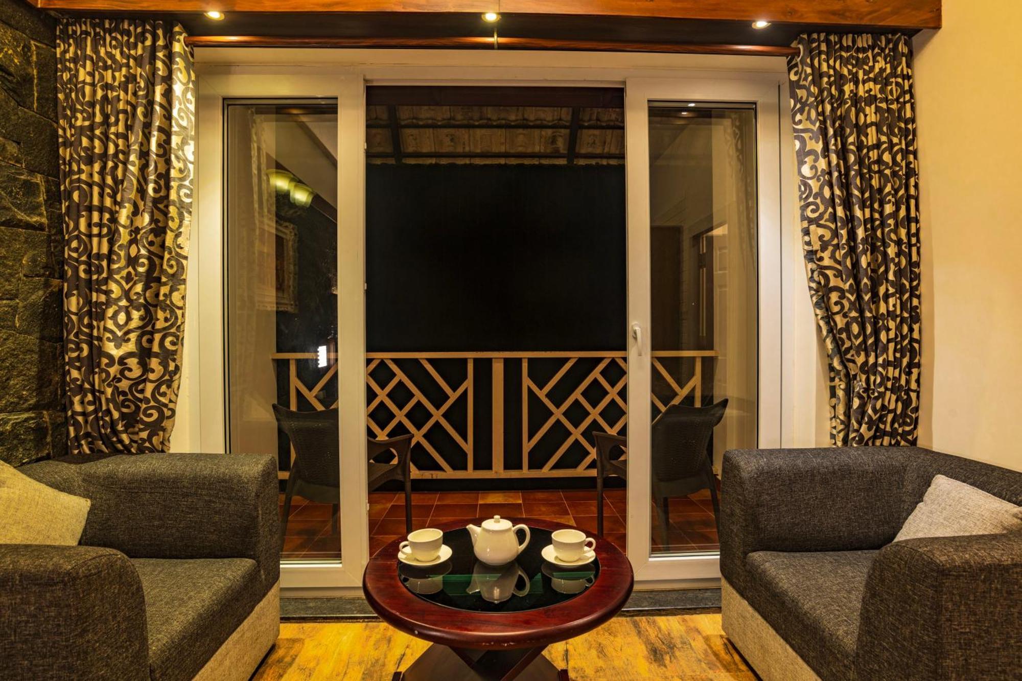 Tea Harvester Hotel