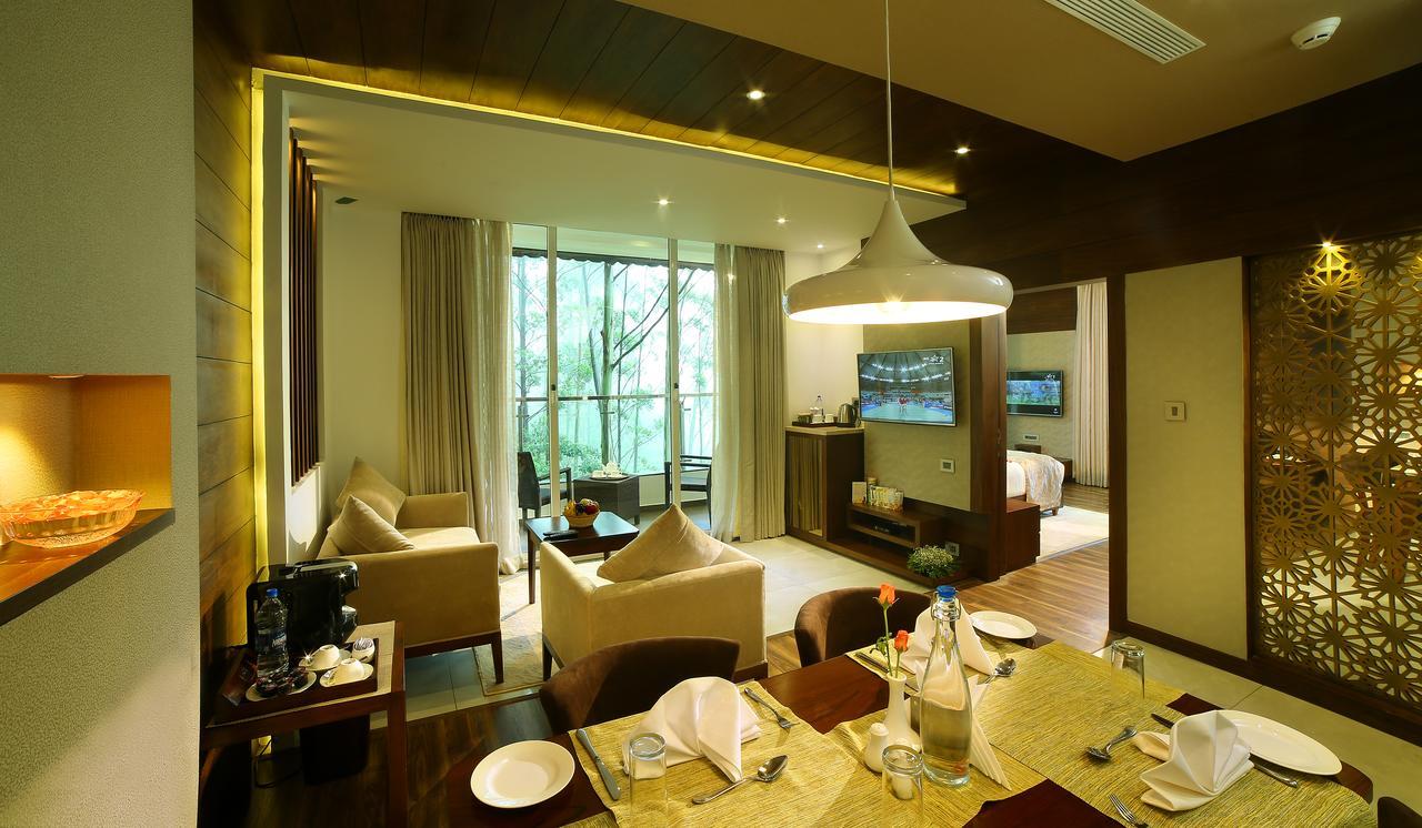 Blanket & Hotel Munnar