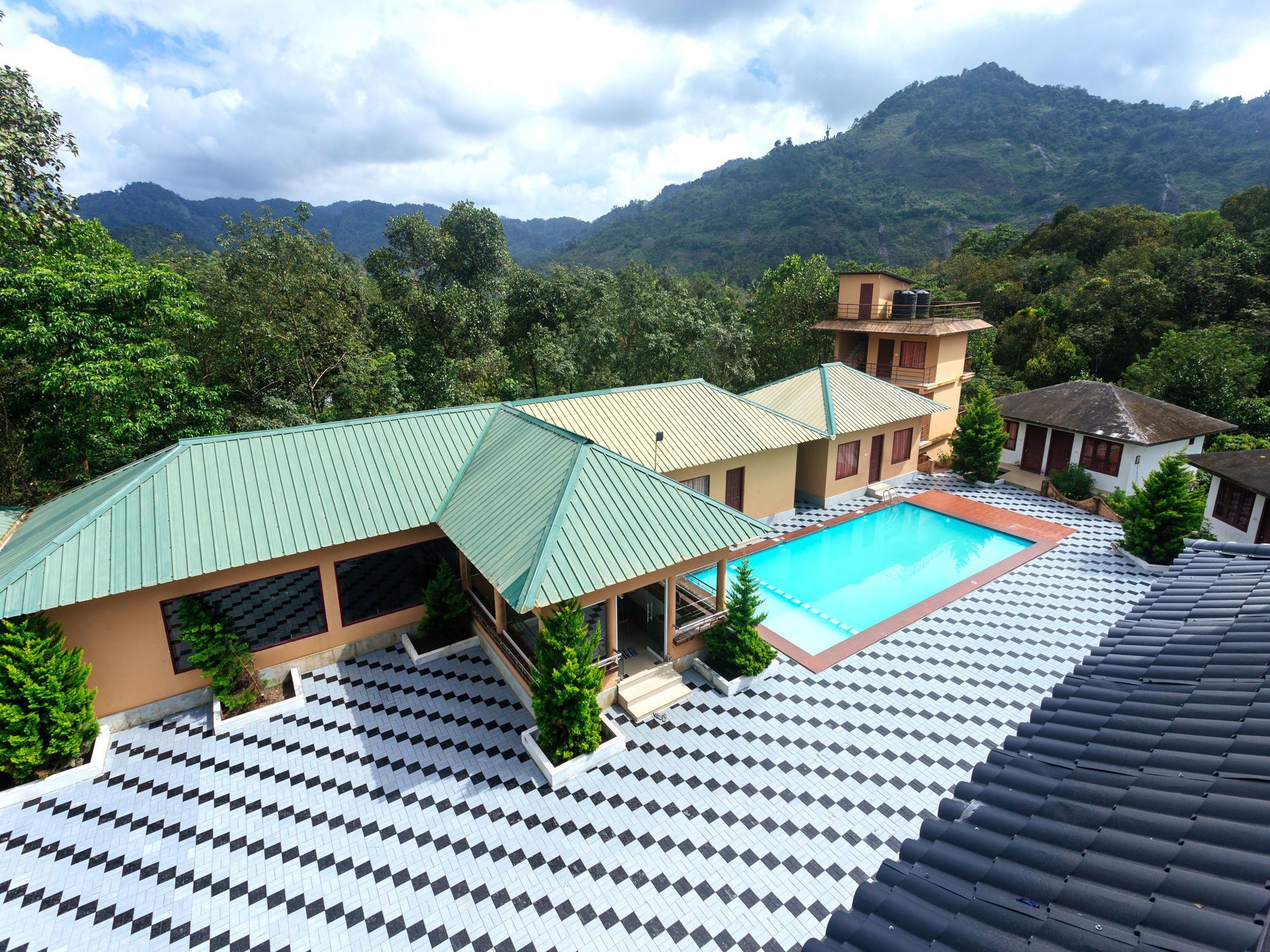 Oyo 9678 Misty Garden Hotel