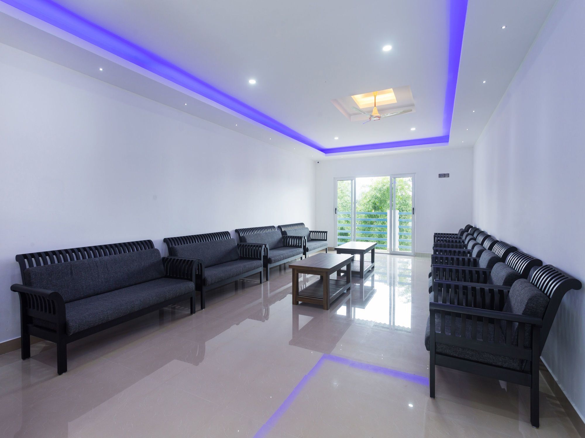 Oyo 9678 Misty Garden Hotel 3*