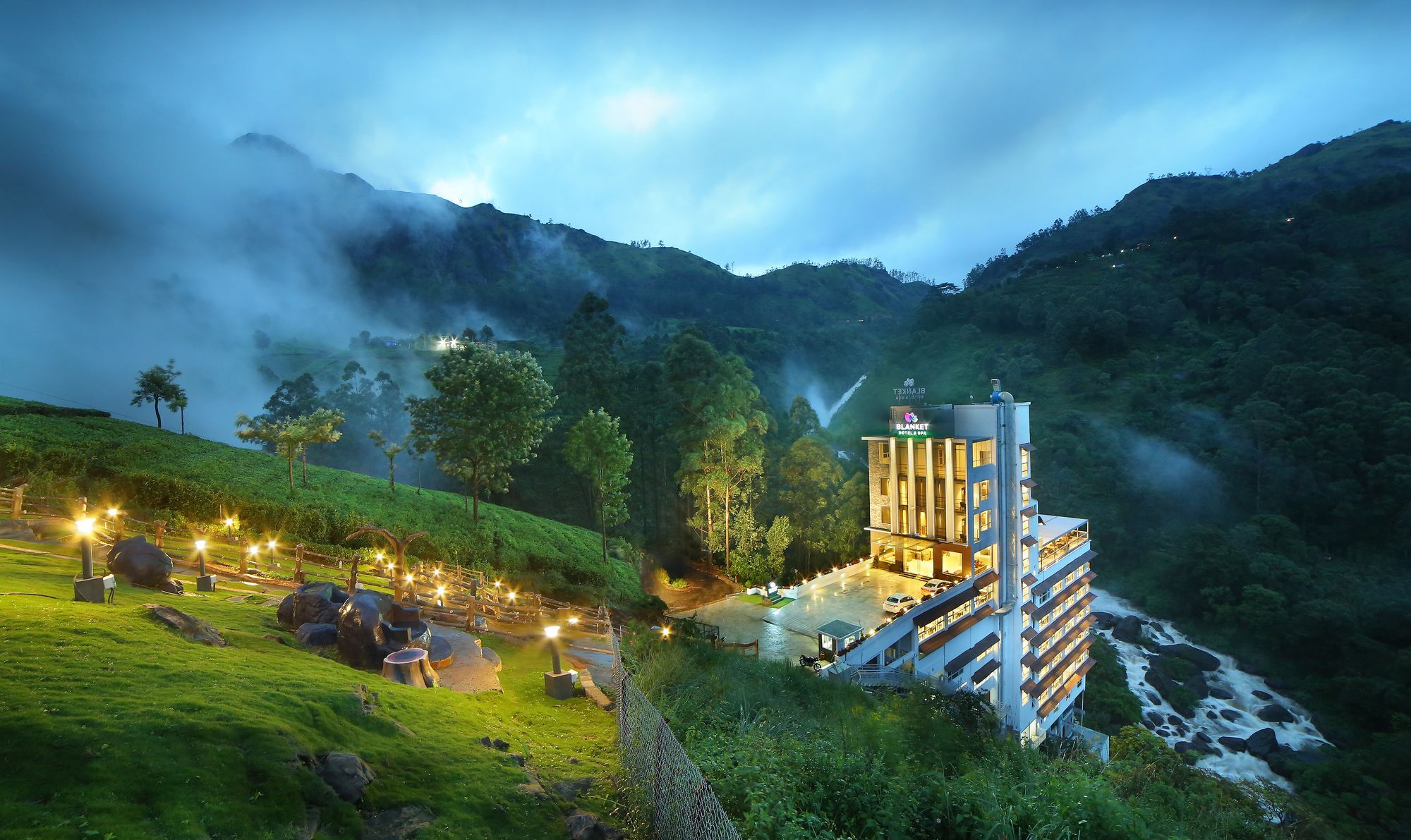 Blanket & Hotel Munnar