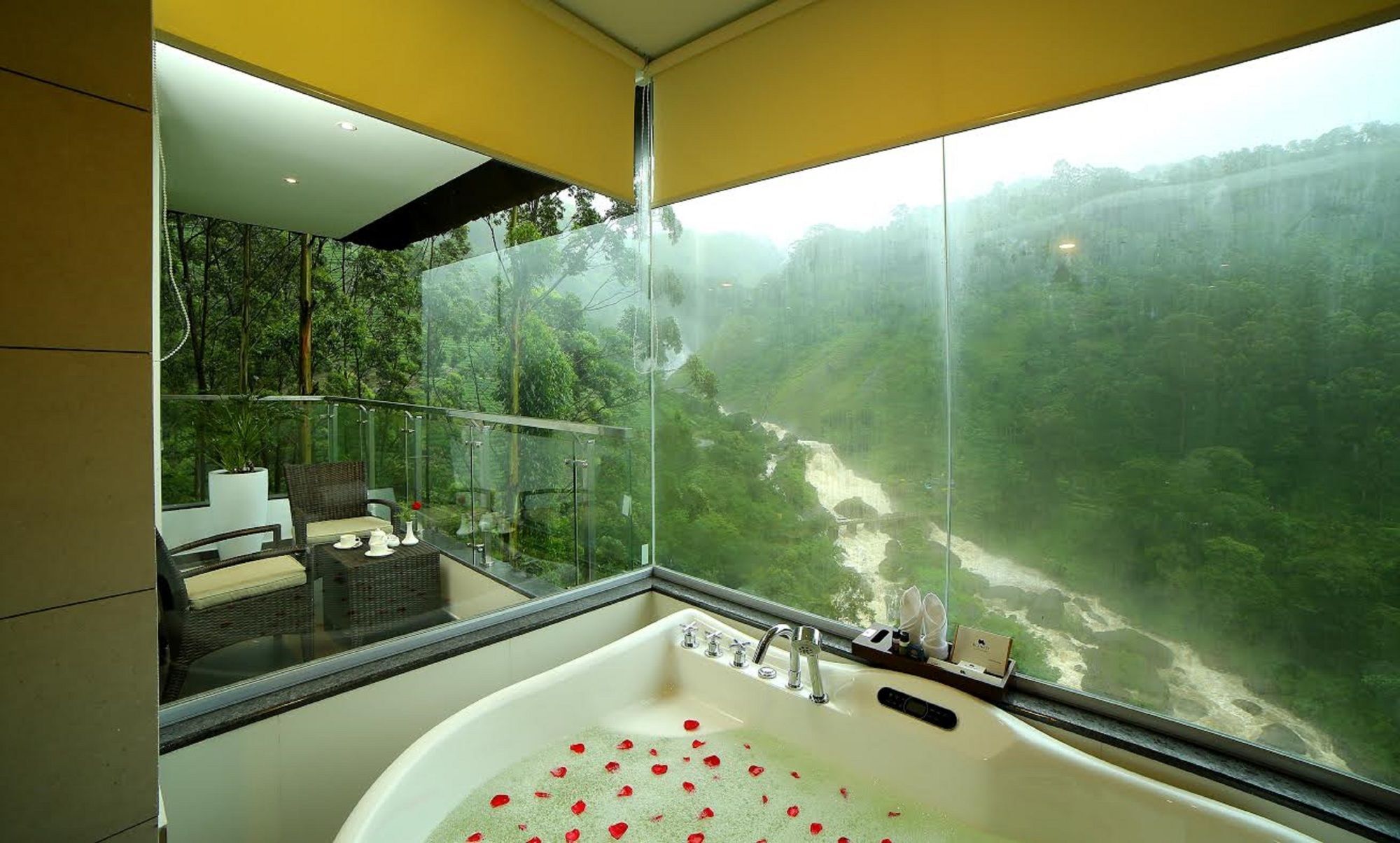 Hotel Blanket & Munnar