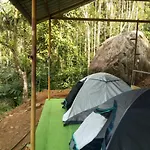 9 Acre Woods - Farm House, Tent & Huts