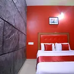 Oyo 8653 Achus Inn