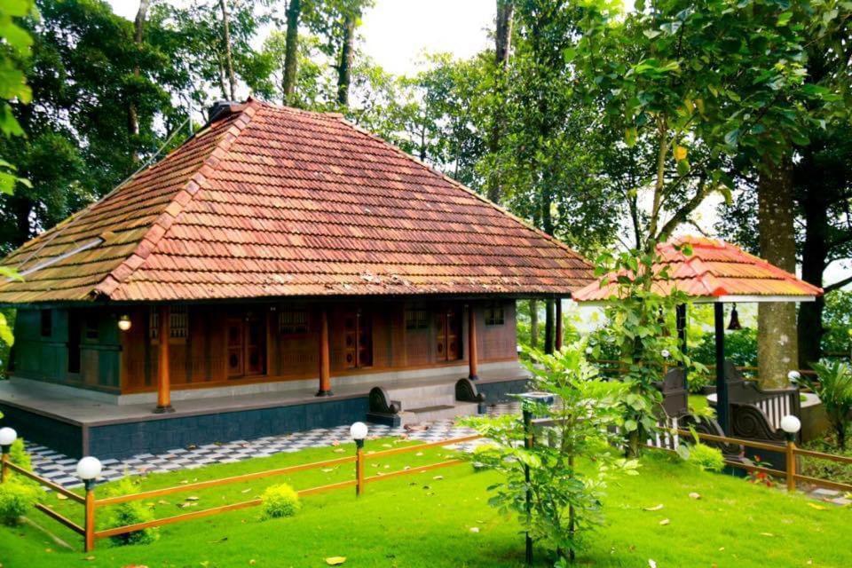 Traditional Kerala * Munnar