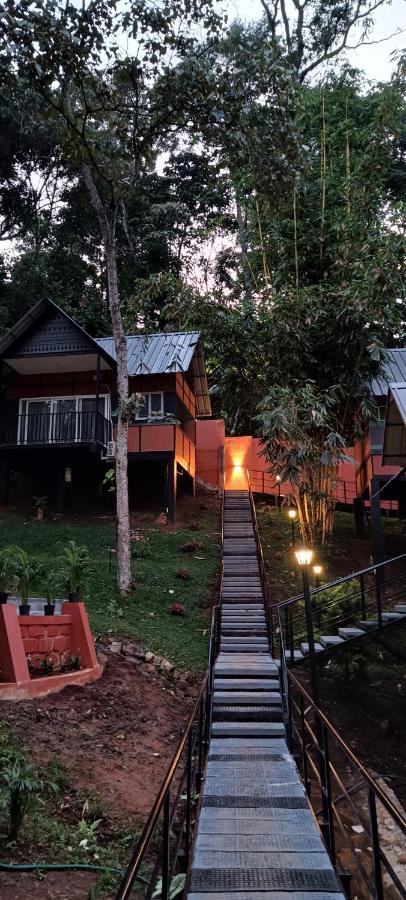 Hotel Santhi Hill View 3*