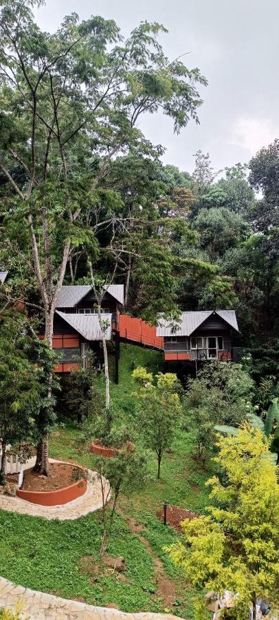 Santhi Hill View 3*