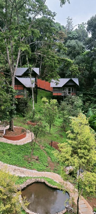 Santhi Hill View Hotel Munnar
