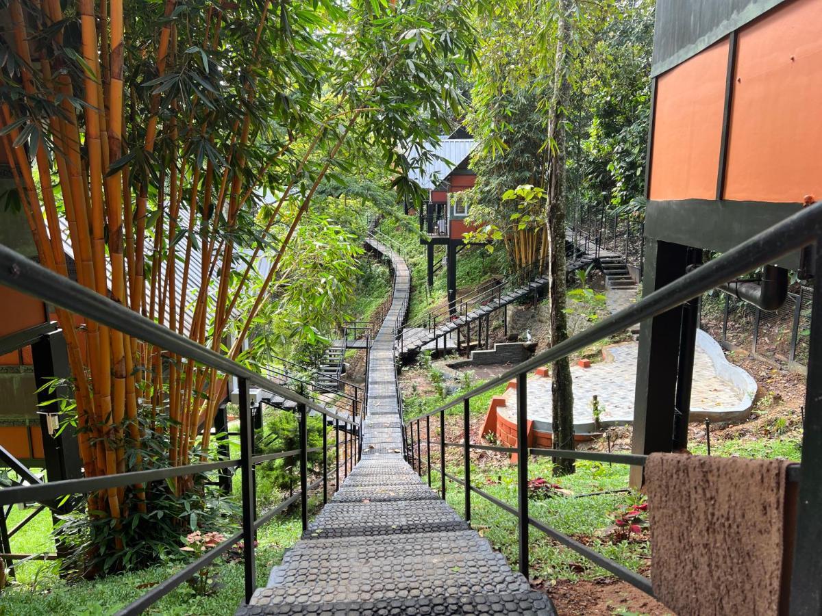 Hotel Santhi Hill View 3*