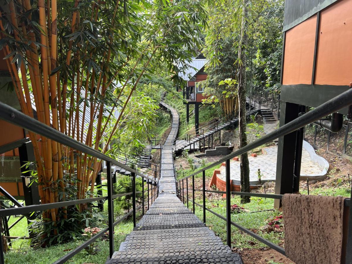 Santhi Hill View Hotel 3*