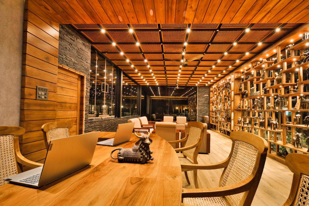 Chandys Drizzle Drops - Station Resort 5*