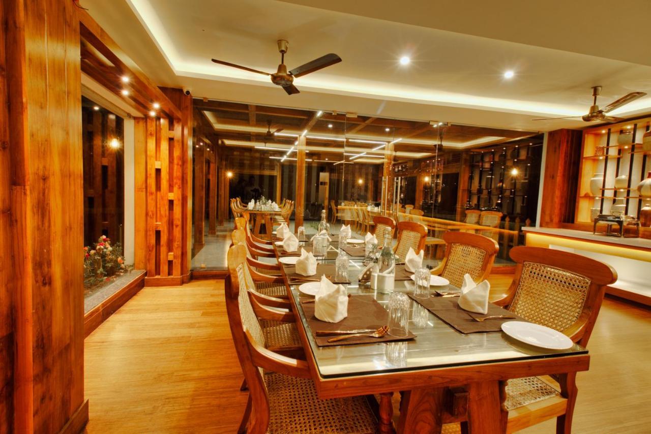 Chandys Drizzle Drops - Station Resort 5*