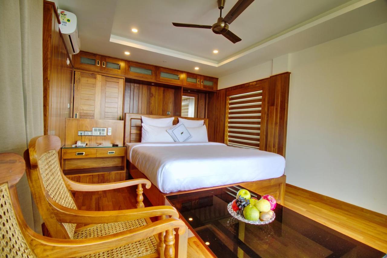 Chandys Drizzle Drops - Station Resort 5*